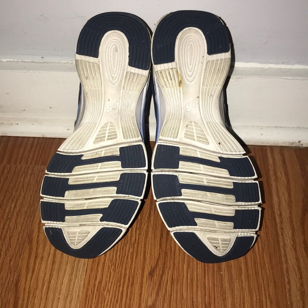 New balance 717 shoes - Picture 3 of 5